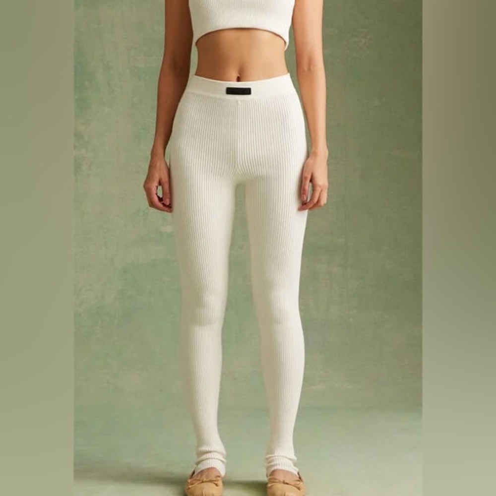 Fear of God Women’s Essentials Cloud Dancer leggings
